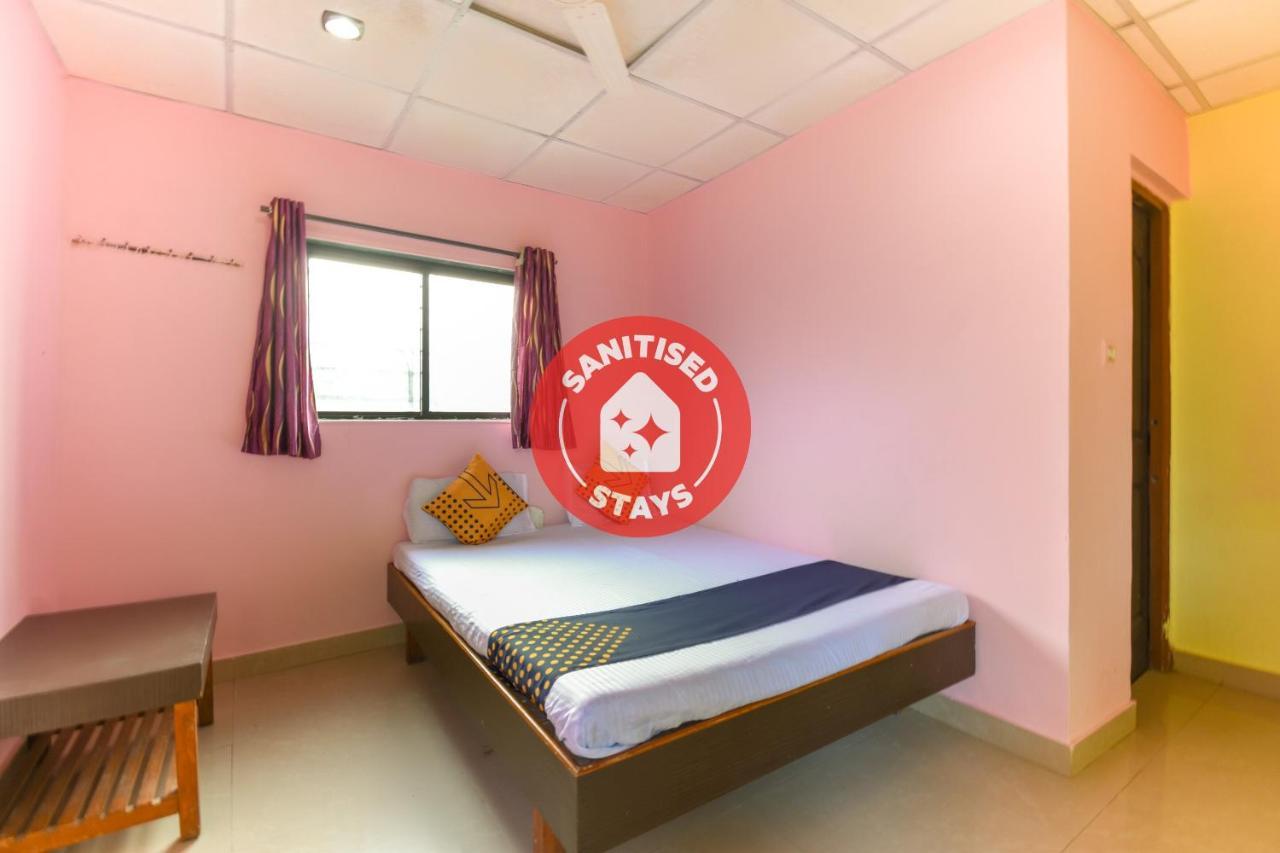 Spot On 65135 Hotel Suvarna Samrat Lodge Khamshet Exterior photo