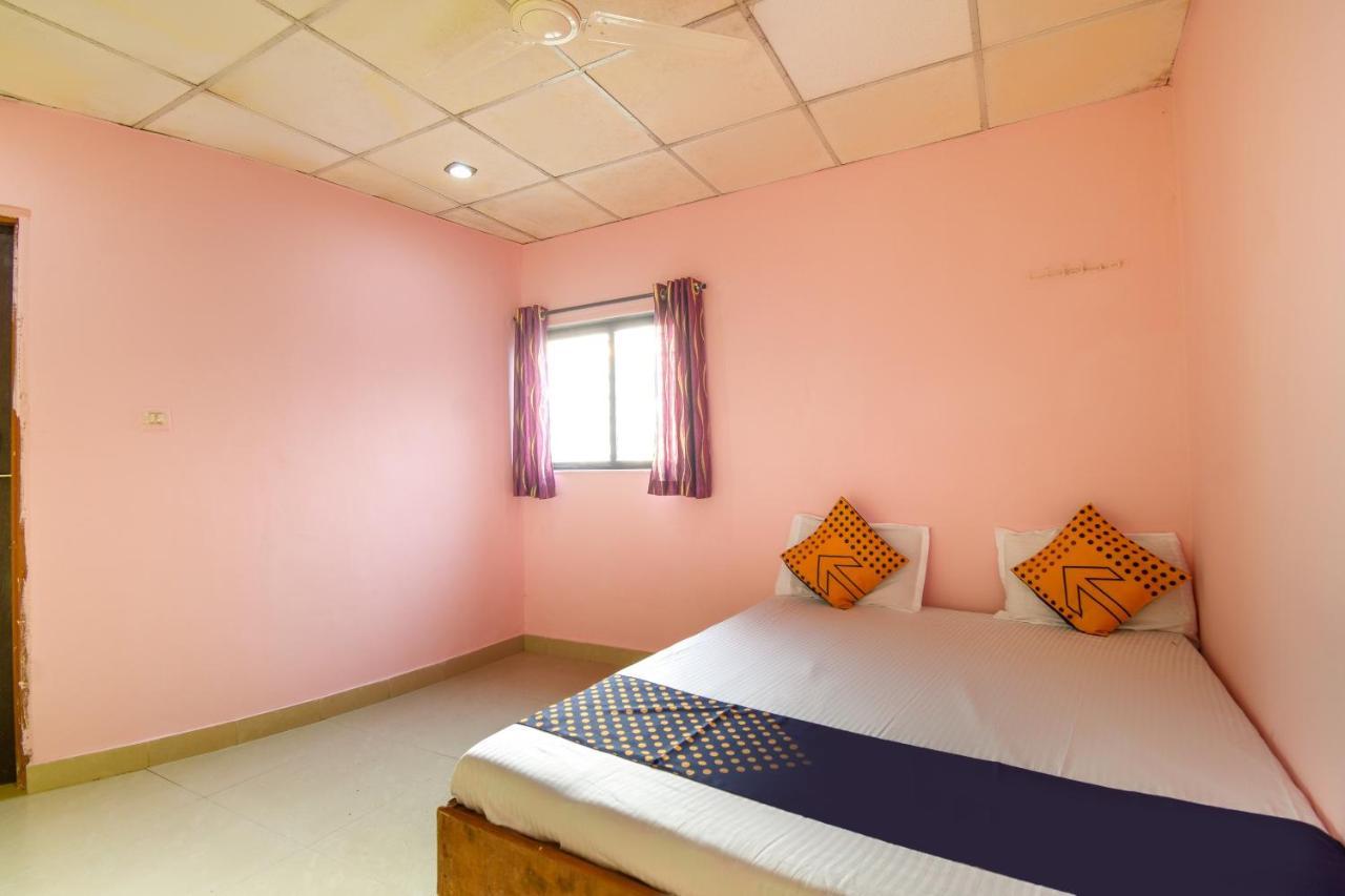 Spot On 65135 Hotel Suvarna Samrat Lodge Khamshet Exterior photo